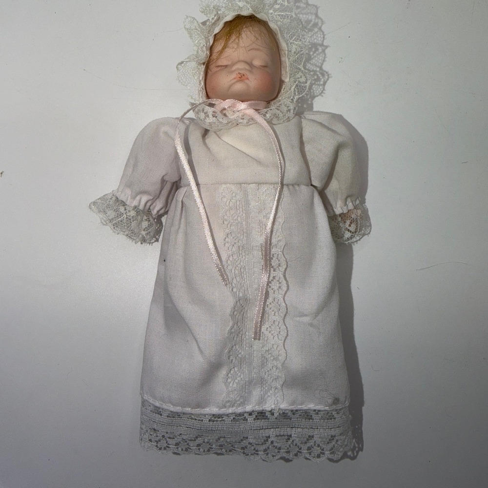 Unbranded Unisex 7" Porcelain Sleeping Baby Doll‎ Lace Gown Vintage Aesthetic